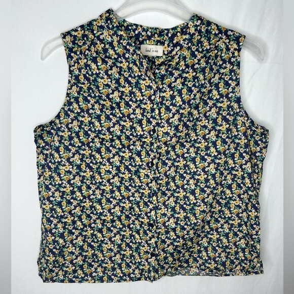 Land’n Sea Women’s Navy Multi Colored Floral Sleeveless Top. Navy Blue Yellow - Picture 4 of 15